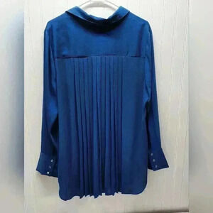 CHICO'S SIZE 2 (Large) Turquoise Pleated Back Button Down Blouse